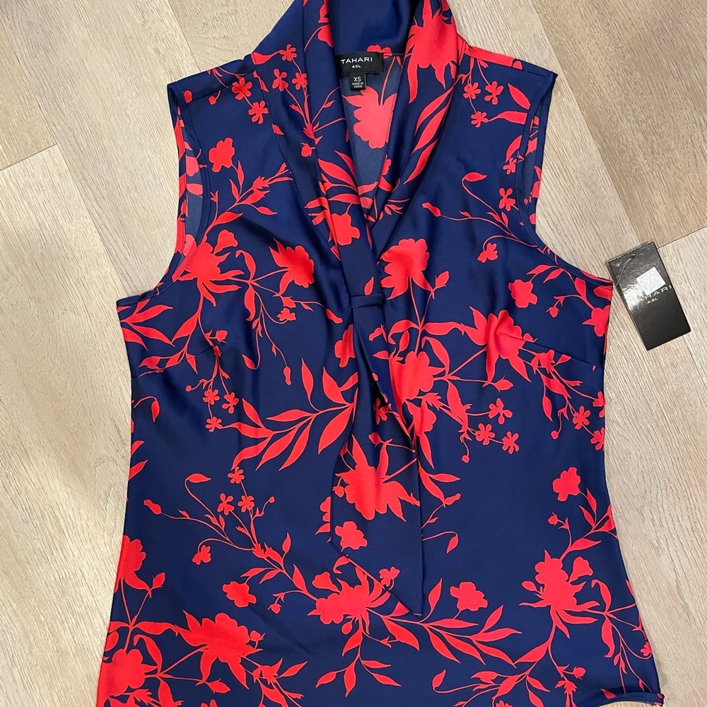 Tahari ASL Red and Blue Sleeveless Fitted Blouse